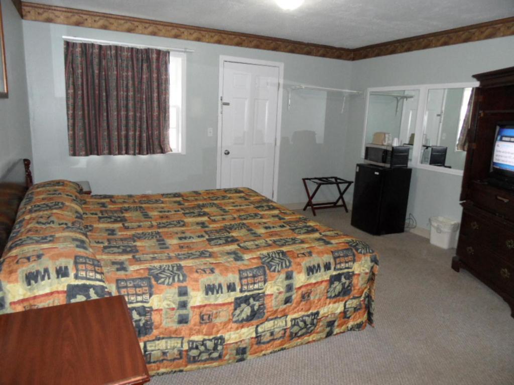 Skyland Motel - Cornelia Room photo